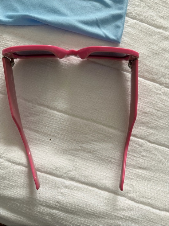 Quay Australia Bright Pink Rectangular Sunglasses main image 4